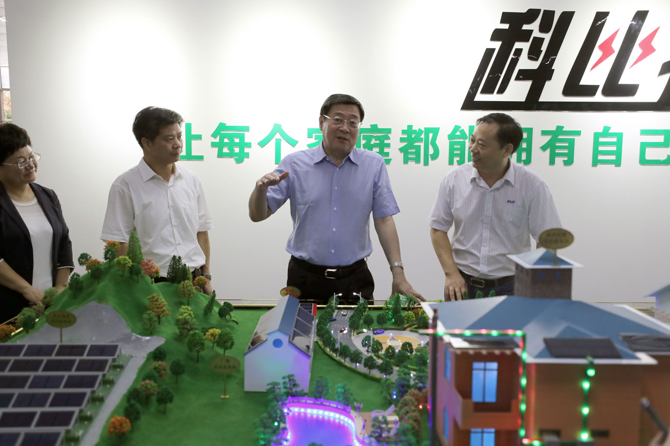 杜书记调研明博网页版登录界面.jpg 杜书记调研明博网页版登录界面.jpg