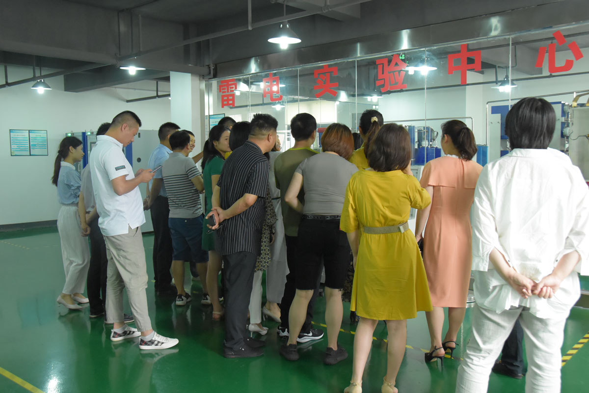 瑞士维多利亚大学MBA15-16班同学莅临明博网页版登录界面防雷考察交流