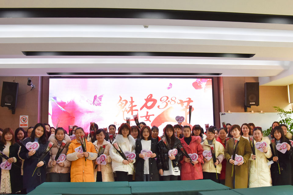 女神节，明博网页版登录界面为全体女职工发放温馨福利！！