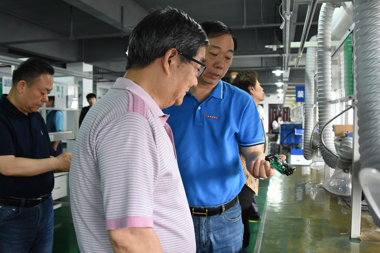 中国气象服务协会领导莅临明博网页版登录界面防雷调研